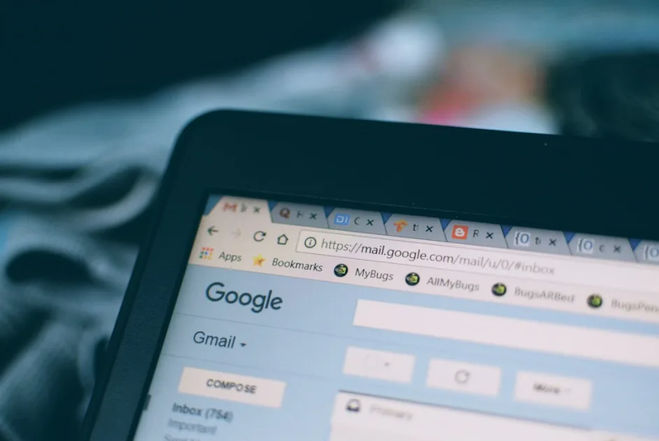 Canibalización keywords contenido IA WordPress evitar problema
